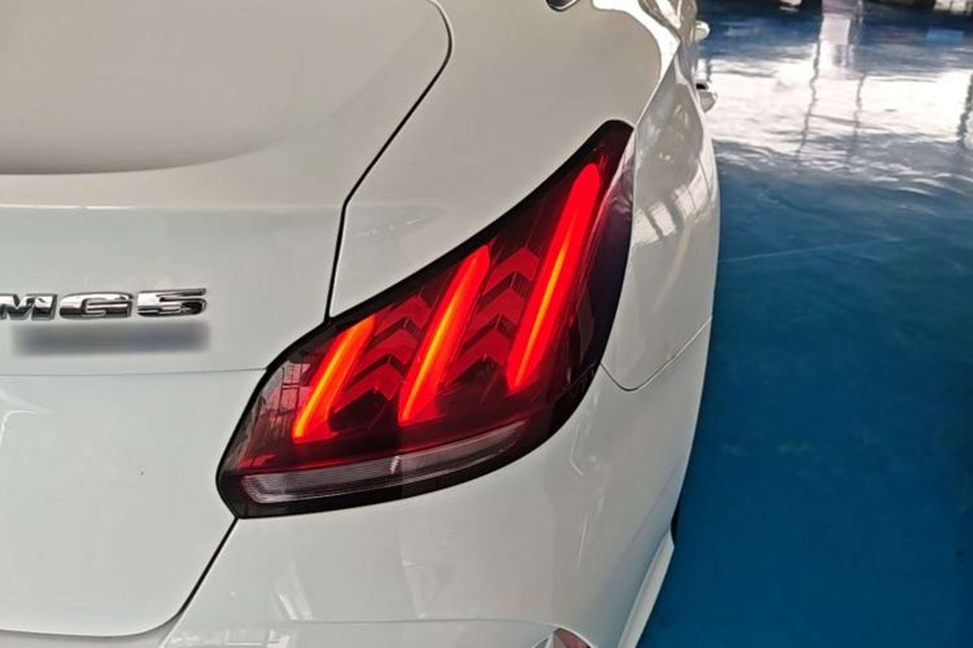 Used MG 5 2021 Revised 300TGI DCT Qingshè Luxurious Enjoyment Edition Right Rear Taillight
