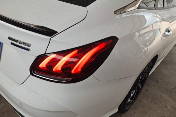 Used MG 5 2021 Revised 300TGI DCT Qingshè Luxurious Enjoyment Edition Right Rear Taillight