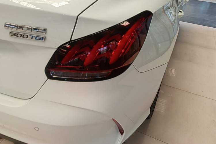 Used MG 5 2021 Revised 300TGI DCT Qingshè Luxurious Enjoyment Edition Right Rear Taillight