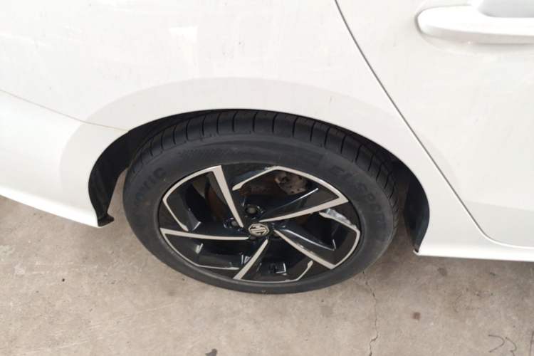 Used MG 5 2021 Revised 300TGI DCT Qingshè Luxurious Enjoyment Edition Right Rear Wheel Hub