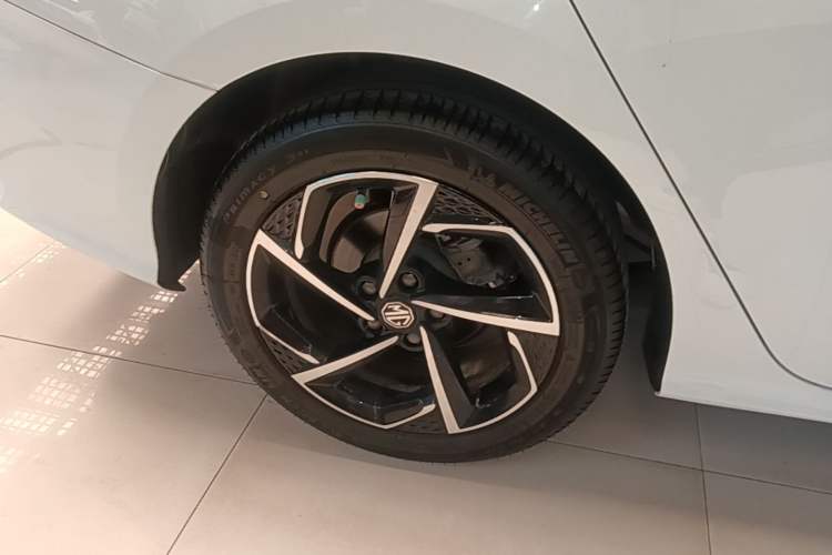 Used MG 5 2021 Revised 300TGI DCT Qingshè Luxurious Enjoyment Edition Right Rear Wheel Hub