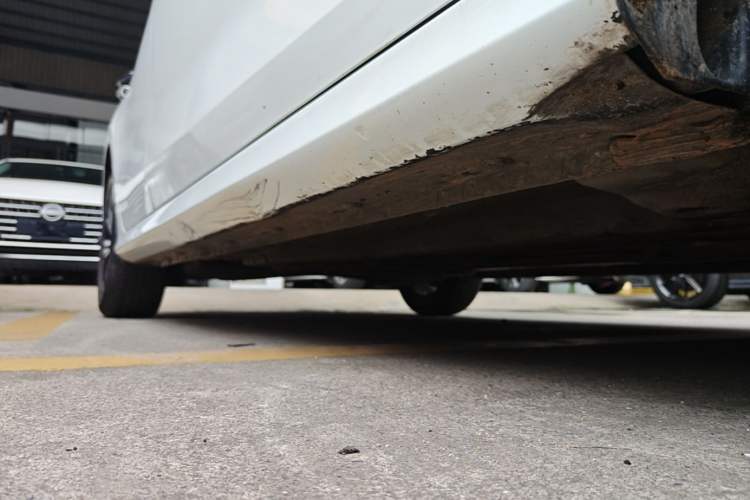 Used MG 5 2021 180 DVVT CVT Youth Luxury Edition Right Side Sill