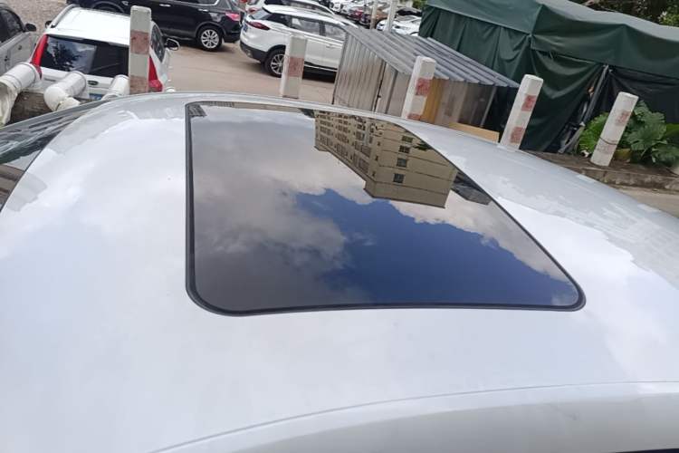 Used MG 5 2021 Revised Version 180 DVVT CVT Youth Luxury Edition Roof