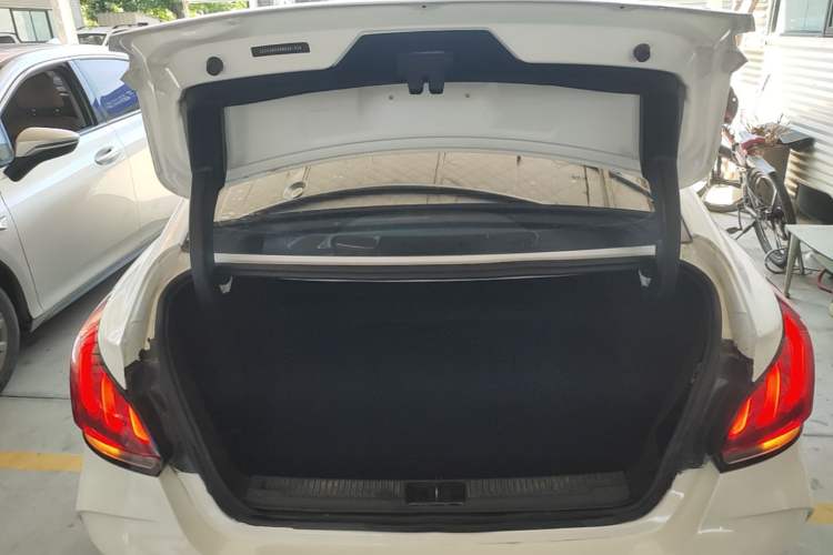 Used MG 5 2021 300TGI DCT Elegant Luxury Edition Trunk