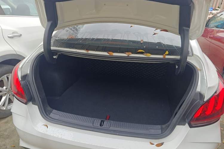 Used MG 5 2021 180 DVVT CVT Youth Luxury Edition Trunk