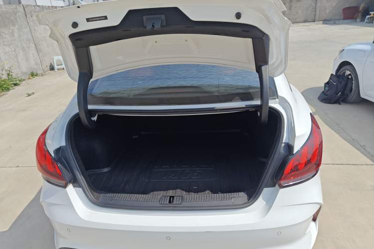 Used MG 5 2021 Revised 300TGI DCT Qingshè Luxurious Enjoyment Edition Trunk