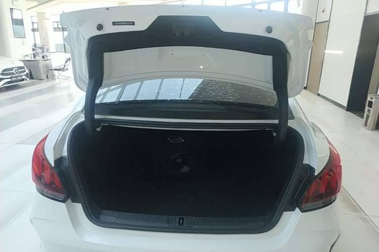 Used MG 5 2021 180 DVVT CVT Youth Luxury Edition Trunk