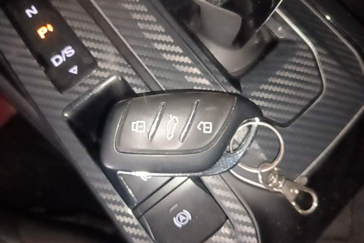 Used MG 5 2021 Revised 300TGI DCT Qingshè Luxurious Enjoyment Edition Vehicle Key