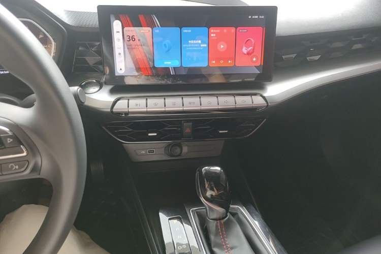Used MG 5 2021 Revised Version 180 DVVT CVT Youth Luxury Edition Audio And AC Panel