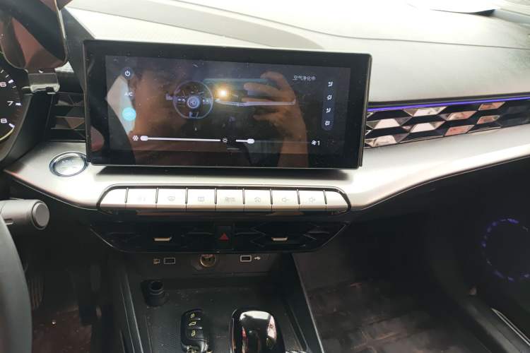 Used MG 5 2021 180 DVVT CVT Youthful Style Edition Audio And AC Panel