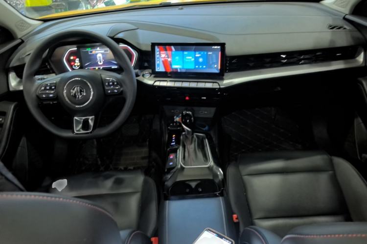 Used MG 5 2021 180 DVVT CVT Youth Luxury Edition Center Console