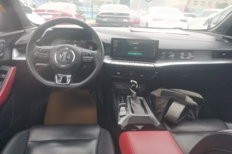 Used MG 5 2021 180 DVVT CVT Youth Luxury Edition Center Console
