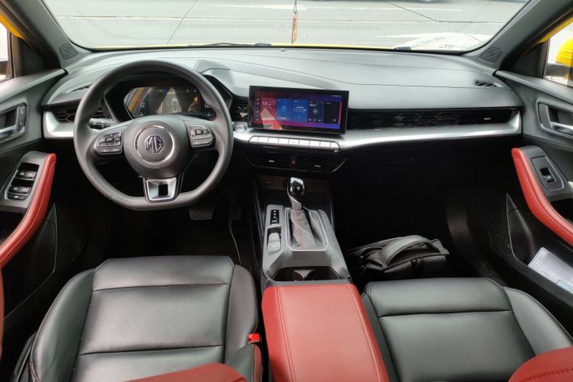 Used MG 5 2021 Revised Version 180 DVVT CVT Youth Luxury Edition Center Console