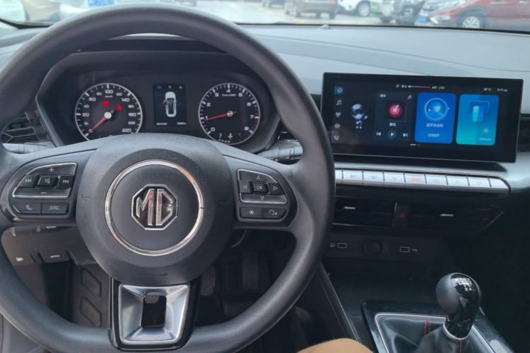 Used MG 5 2021 180 DVVT Manual Youth Luxury Edition Center Console