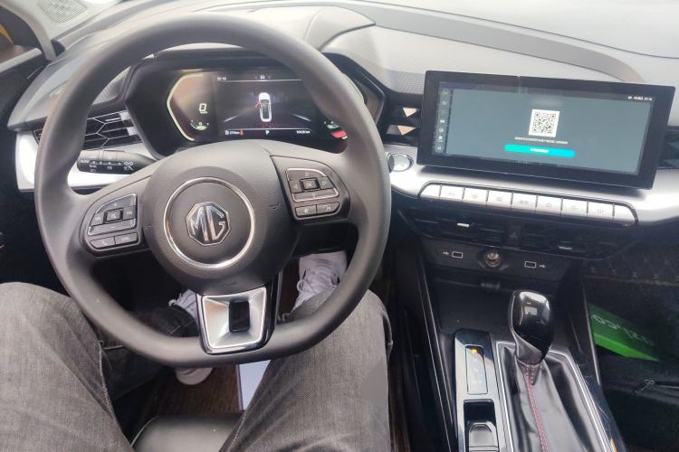 Used MG 5 2021 180 DVVT CVT Youth Luxury Edition Center Console