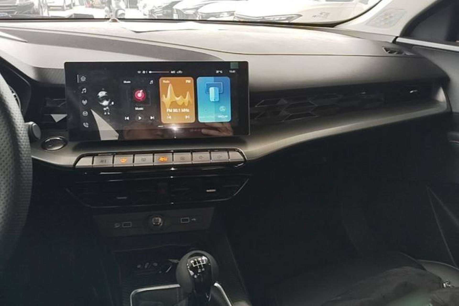 Used MG 5 2021 180 DVVT Manual Youth Luxury Edition Center Console