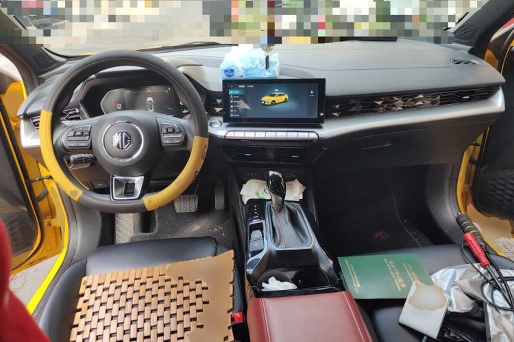 Used MG 5 2021 180 DVVT CVT Youth Luxury Edition Center Console