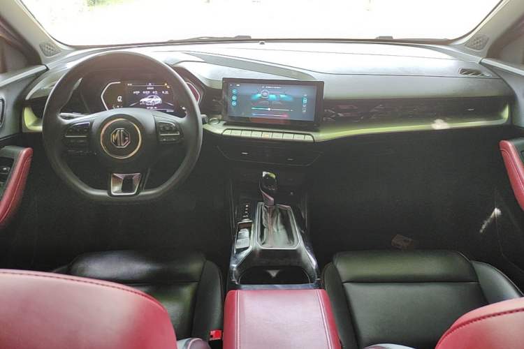 Used MG 5 2021 180 DVVT CVT Youth Luxury Edition Center Console