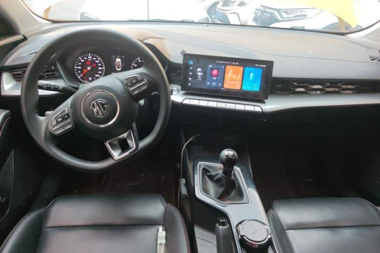 Used MG 5 2021 180 DVVT Manual Youth Luxury Edition Center Console