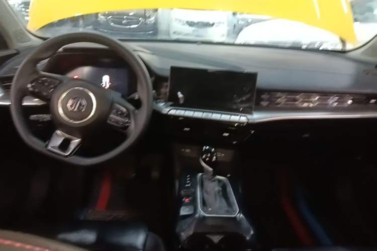 Used MG 5 2021 180 DVVT CVT Youth Luxury Edition Center Console
