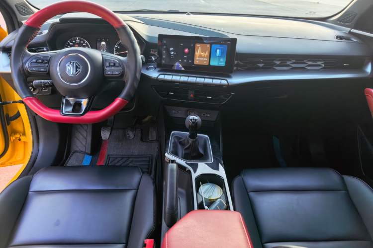 Used MG 5 2021 180 DVVT Manual Youth Luxury Edition Center Console
