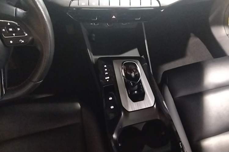 Used MG 5 2021 300TGI DCT Luxury Flagship Edition Gear Lever