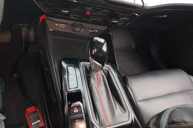 Used MG 5 2021 180 DVVT CVT Youth Luxury Edition Gear Lever