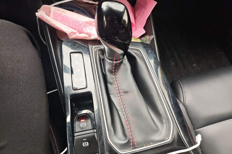 Used MG 5 2021 180 DVVT CVT Youth Luxury Edition Gear Lever