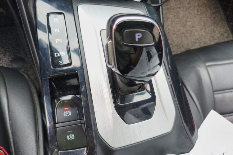 Used MG 5 2021 300TGI DCT Elegant Luxury Edition Gear Lever