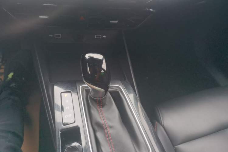 Used MG 5 2021 180 DVVT CVT Youth Luxury Edition Gear Lever