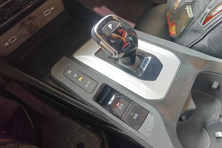 Used MG 5 2021 300TGI DCT Elegant Luxury Edition Gear Lever