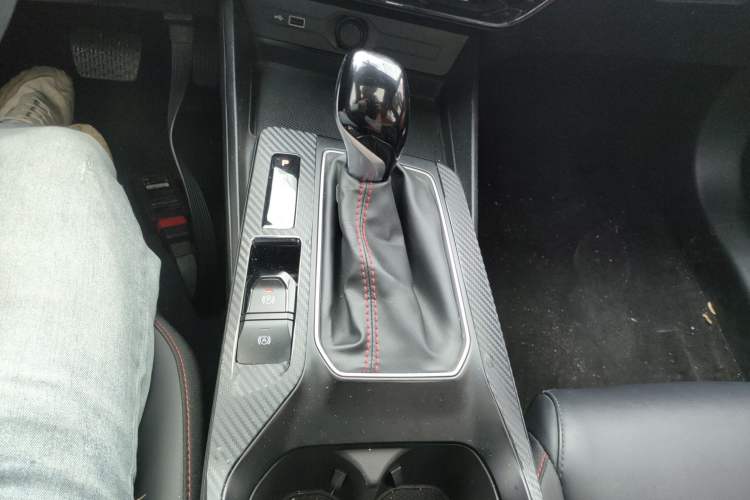 Used MG 5 2021 Revised Version 180 DVVT CVT Youth Luxury Edition Gear Lever
