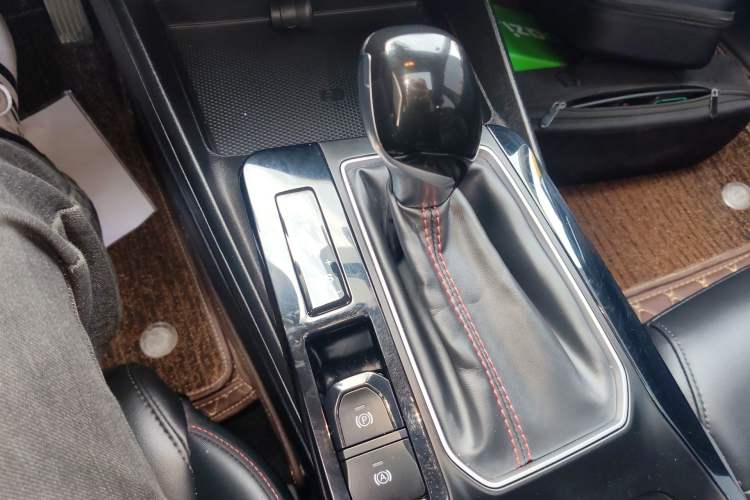 Used MG 5 2021 180 DVVT CVT Youth Luxury Edition Gear Lever