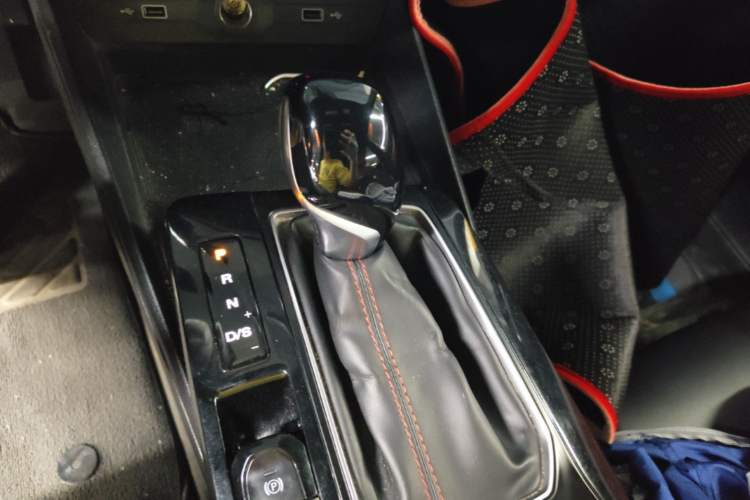 Used MG 5 2021 180 DVVT CVT Youth Luxury Edition Gear Lever