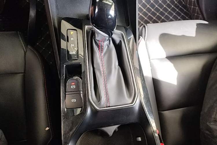 Used MG 5 2021 180 DVVT CVT Youth Luxury Edition Gear Lever