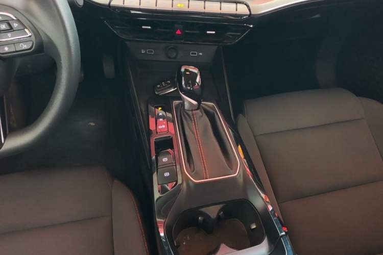 Used MG 5 2021 180 DVVT CVT Youthful Style Edition Gear Lever