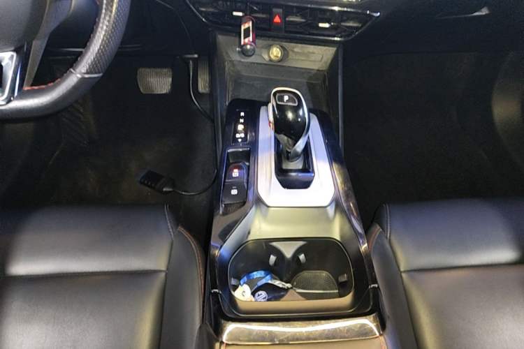 Used MG 5 2021 Revised 300TGI DCT Qingshè Luxurious Enjoyment Edition Gear Lever