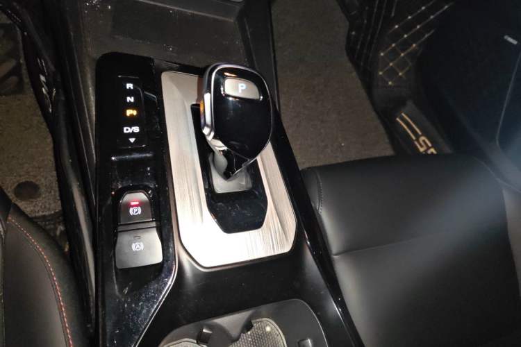 Used MG 5 2021 300TGI DCT Luxury Flagship Edition Gear Lever