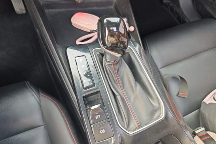 Used MG 5 2021 180 DVVT CVT Youth Luxury Edition Gear Lever