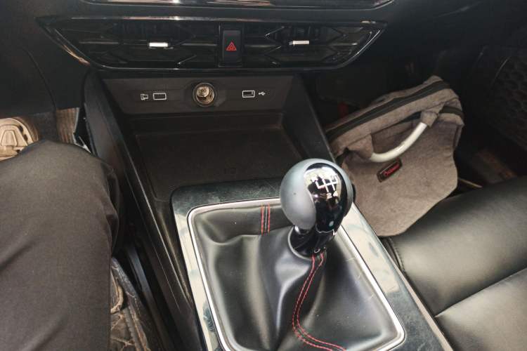 Used MG 5 2021 180 DVVT Manual Youth Luxury Edition Gear Lever