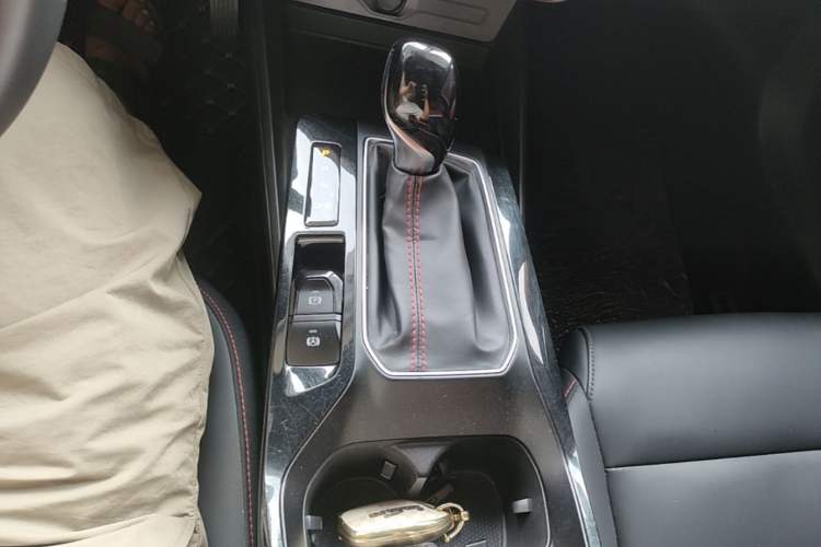 Used MG 5 2021 Revised Version 180 DVVT CVT Youth Luxury Edition Gear Lever