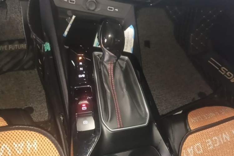 Used MG 5 2021 180 DVVT CVT Youth Luxury Edition Gear Lever