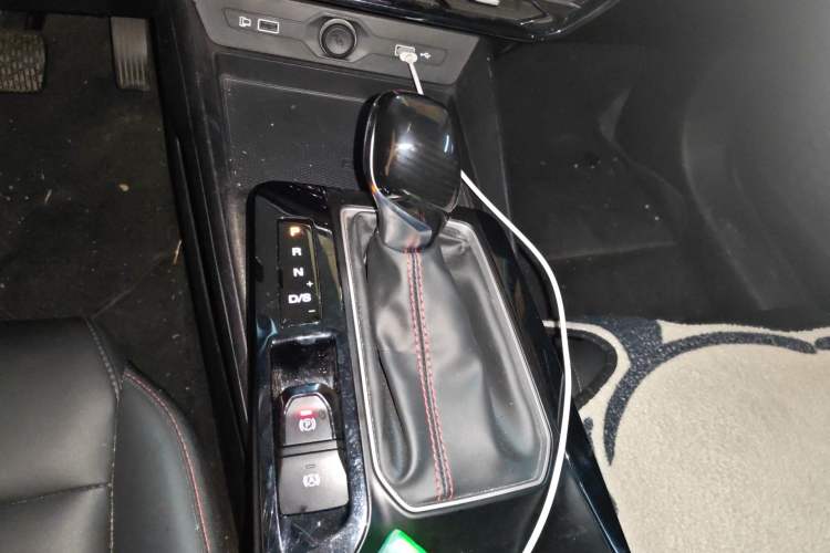 Used MG 5 2021 180 DVVT CVT Youth Luxury Edition Gear Lever