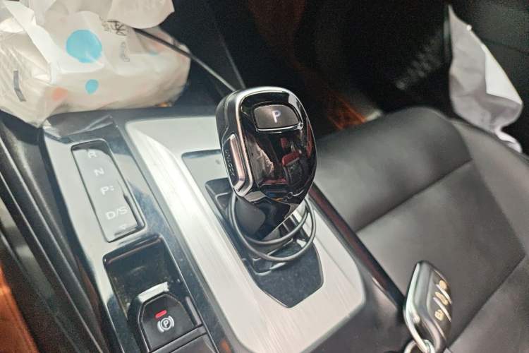 Used MG 5 2021 300TGI DCT Elegant Luxury Edition Gear Lever