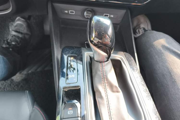 Used MG 5 2021 180 DVVT CVT Youth Luxury Edition Gear Lever