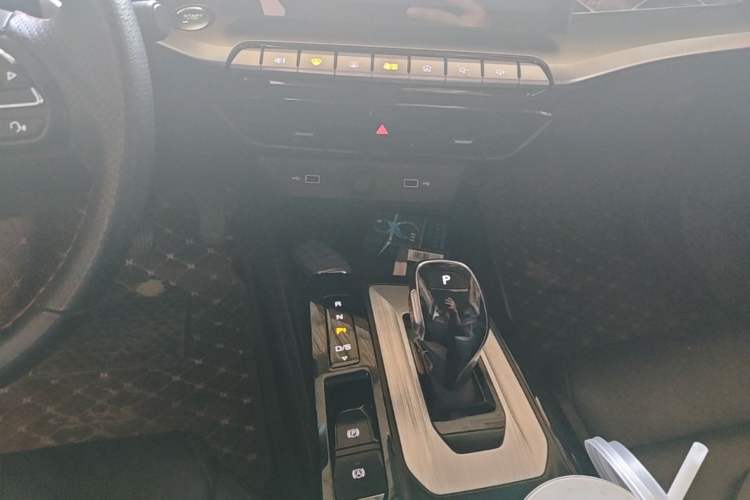 Used MG 5 2021 300TGI DCT Elegant Luxury Edition Gear Lever