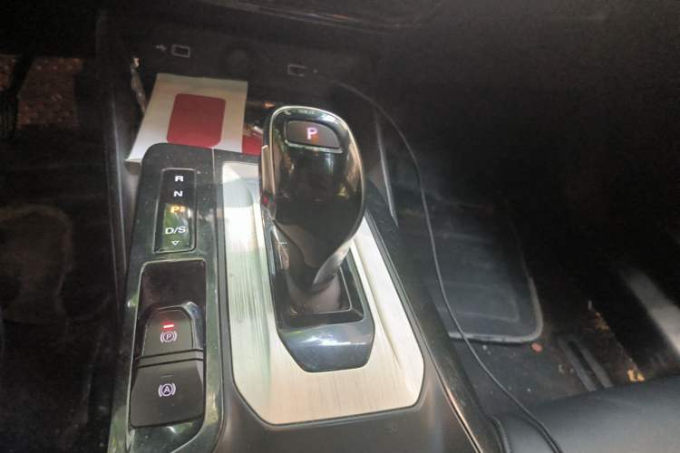Used MG 5 2021 300TGI DCT Elegant Luxury Edition Gear Lever