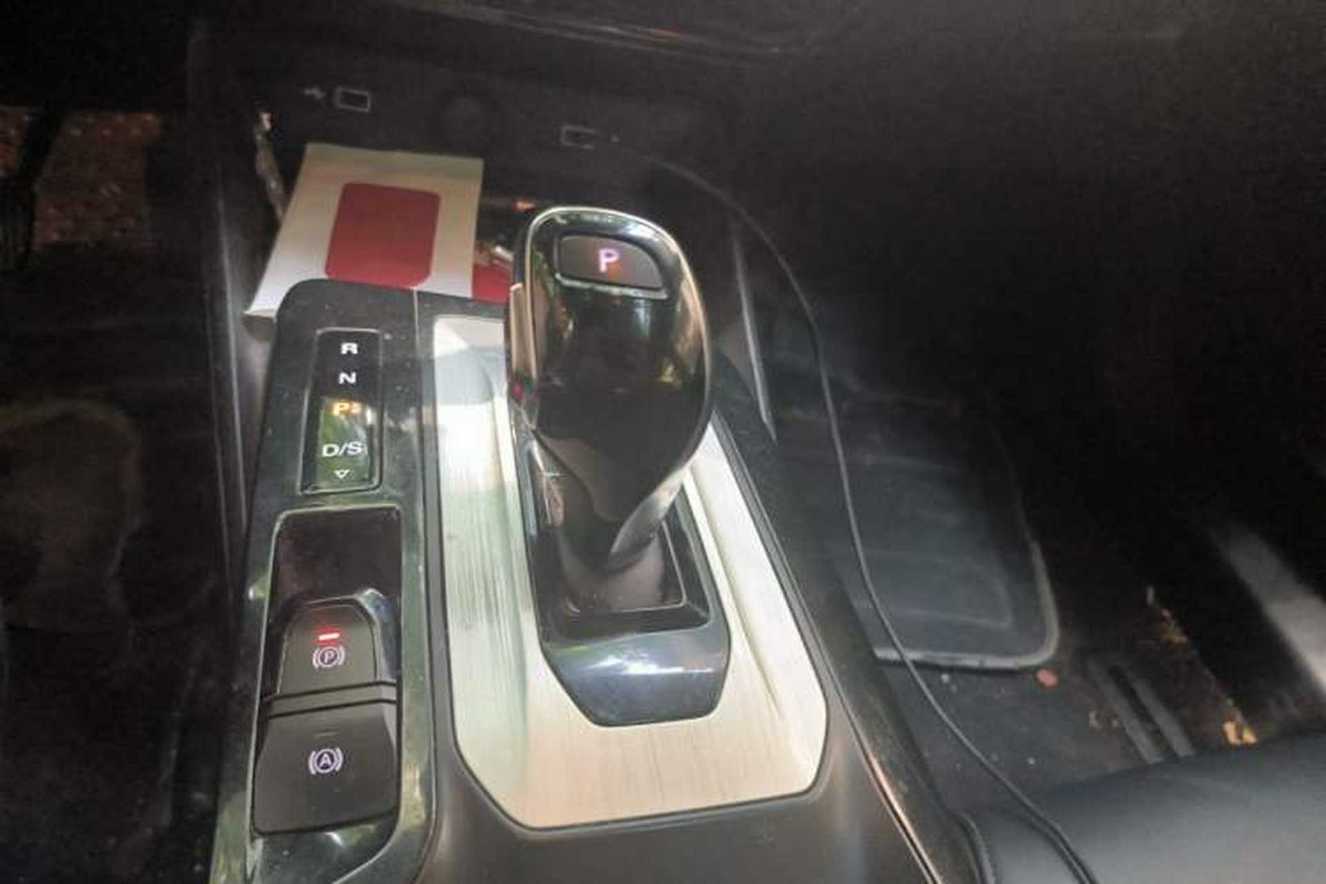 Used MG 5 2021 300TGI DCT Elegant Luxury Edition Gear Lever