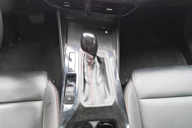 Used MG 5 2021 180 DVVT CVT Youth Luxury Edition Gear Lever