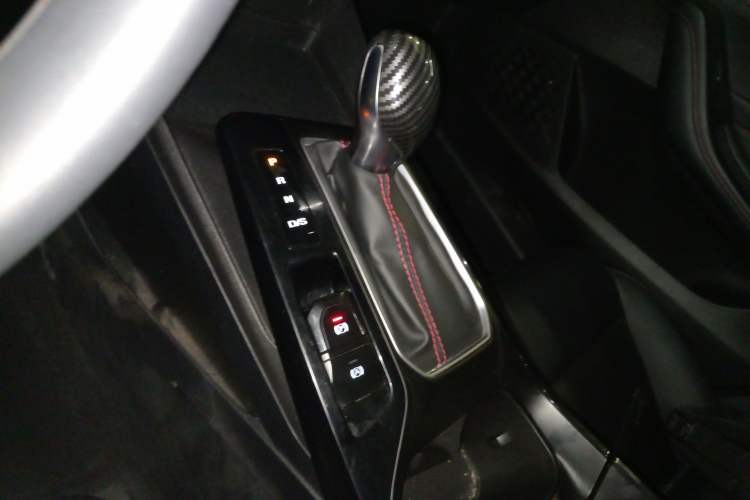 Used MG 5 2021 180 DVVT CVT Youthful Style Edition Gear Lever